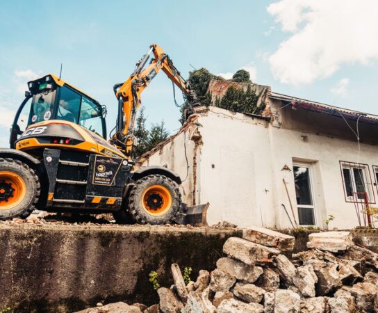 Comment gérer la poussière lors des travaux de démolition?