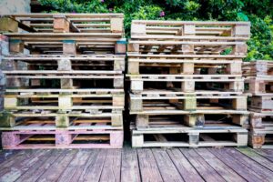 Mobilier de jardin en palette DIY : fabriquez vos banquettes vous-même