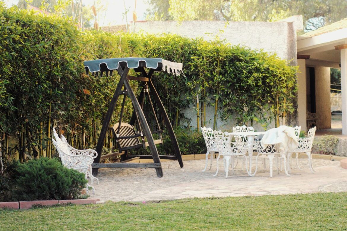 Mobilier de jardin contemporain : sublimez votre pergola ou véranda