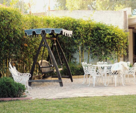 Mobilier de jardin contemporain : sublimez votre pergola ou véranda