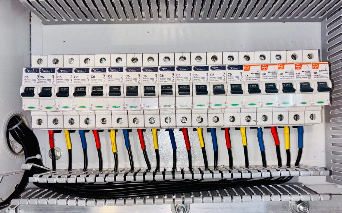 Disjoncteur connecté : pilotez votre tableau électrique à distance