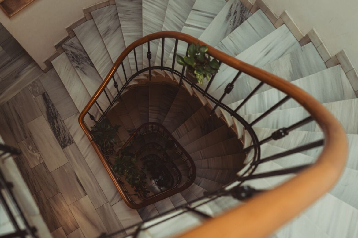 Escalier sur mesure : Main courante en bois exotique