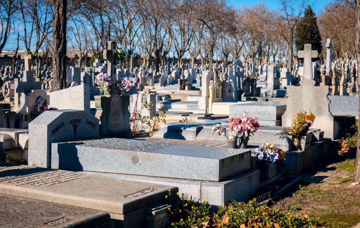 Quel est le délai de pose d&rsquo;un monument funéraire après les obsèques?