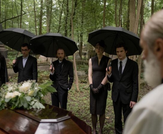 Inhumation et crémation : décryptage des tendances actuelles