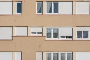 Quel entretien prévoir pour vos menuiseries après la pose de fenêtres ?