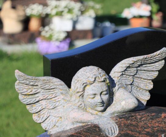 Monuments funéraires : concevoir une sépulture unique pour la mémoire