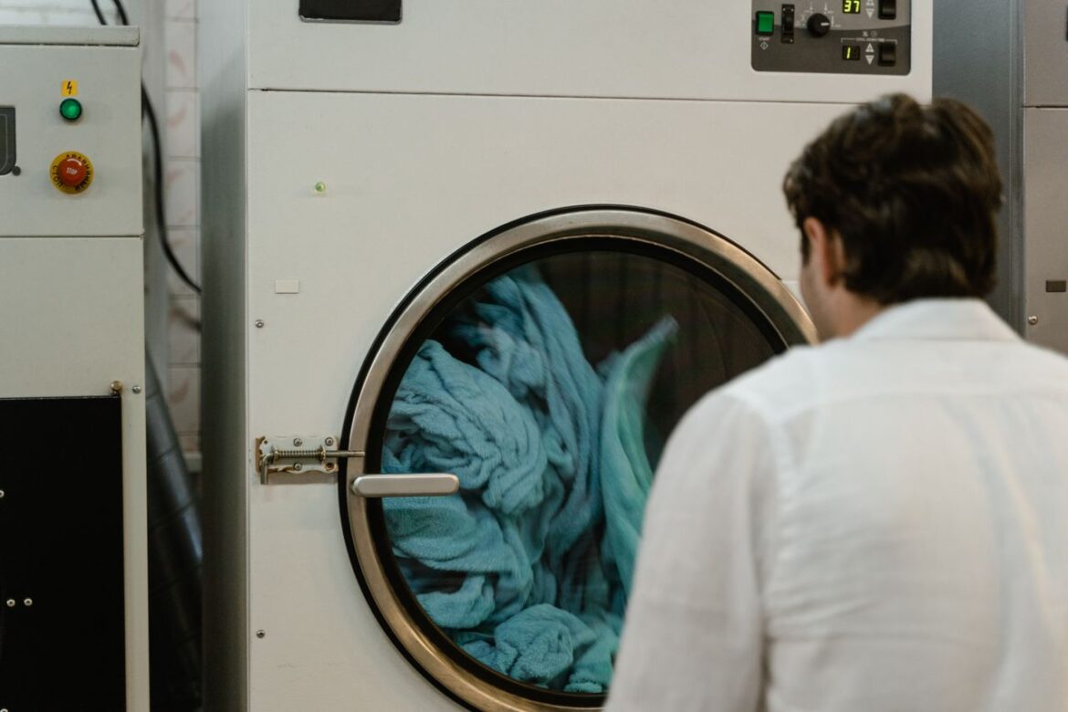 Lavage des vêtements floqués : à l&rsquo;envers et pas de sèche-linge