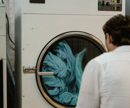 Lavage des vêtements floqués : à l&rsquo;envers et pas de sèche-linge