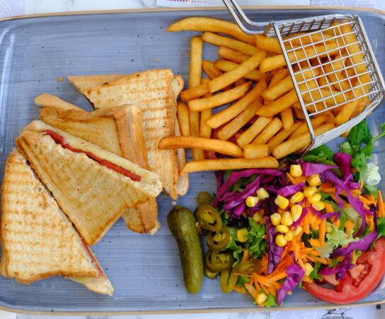 Fast-food et fraîcheur des produits : le pari réussi des traiteurs modernes