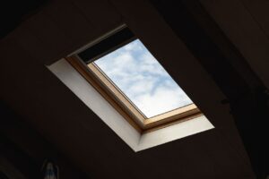 Puits de lumière pour toiture : les règles d&rsquo;urbanisme à respecter
