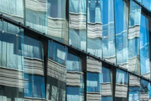 Pourquoi choisir une façade rideau pour un rendu moderne?