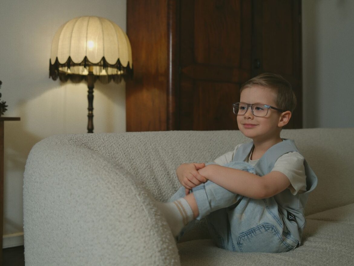 Faut-il équiper les enfants de lunettes anti-lumière bleue?