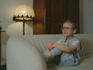 Faut-il équiper les enfants de lunettes anti-lumière bleue?