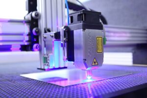 Gravure sur acier inoxydable : le standard industriel