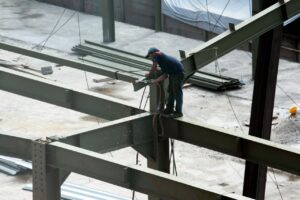 Recouper une poutre acier sur chantier : disqueuse ou chalumeau