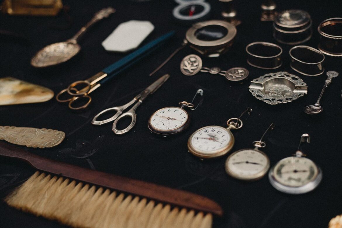 Marché de l&rsquo;antiquité : nettoyer ses objets de brocante sans effacer la patine du temps