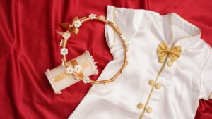 Tenue de baptême : la robe traditionnelle est-elle obligatoire
