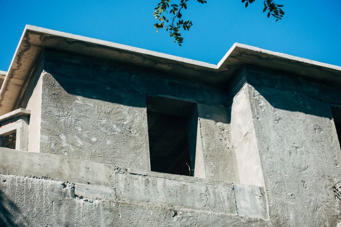 Béton projeté de parement : l&rsquo;esthétique brute pour les façades contemporaines