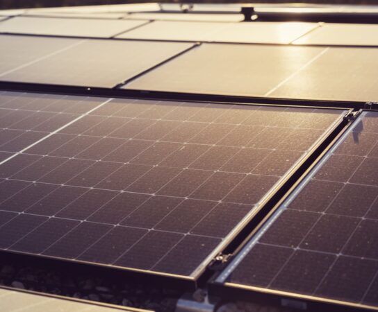 Entretien panneaux solaires : les outils et produits de nettoyage à utiliser
