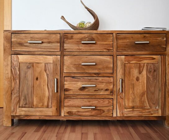 Le retour du bois brut dans le mobilier commercial alimentaire