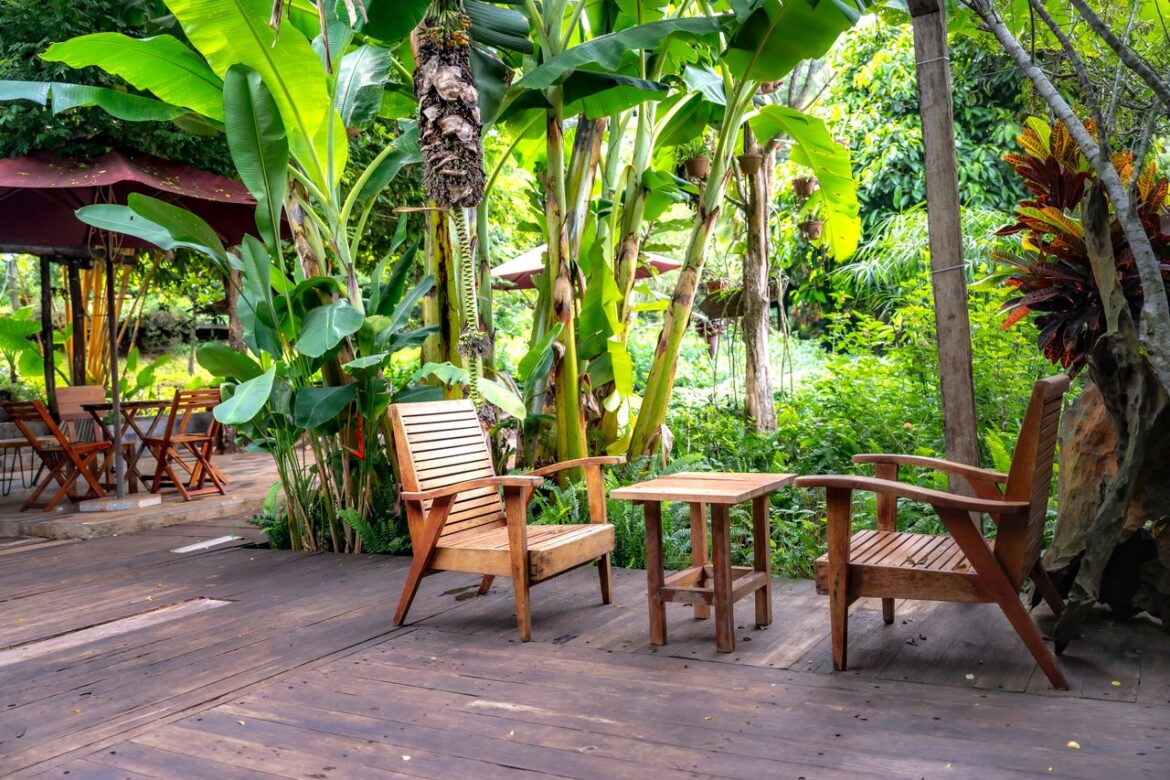 Mobilier de jardin en résine tressée : confort et résistance aux intempéries