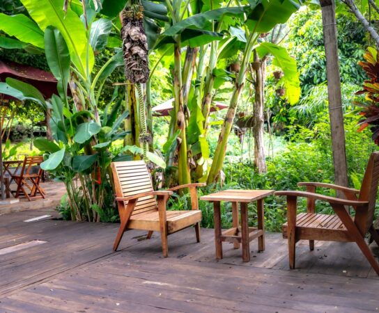 Mobilier de jardin en résine tressée : confort et résistance aux intempéries