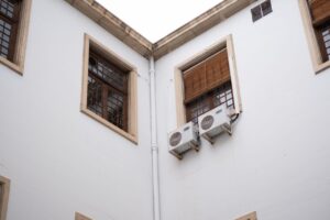 Installation de climatisation : les règles d&rsquo;urbanisme et de copropriété à respecter