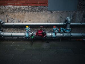 Plomberie : pourquoi faire appel à un professionnel pour le débouchage de canalisations ?