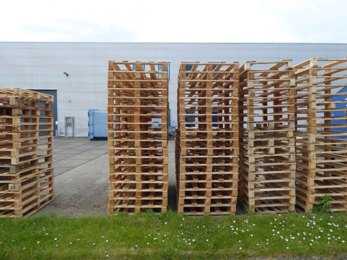 L&rsquo;importance des cornières de protection pour le gerbage des palettes
