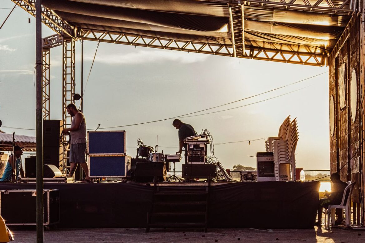 Transport de backline : flight cases et protection des instruments
