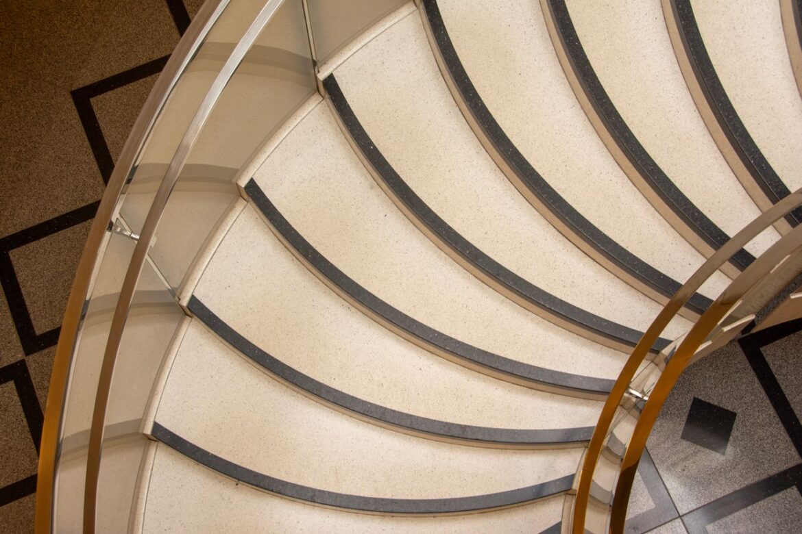 Escalier sur mesure : relation entre giron et hauteur de marche