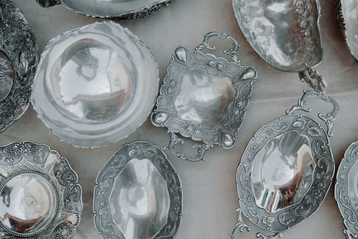 Chiner de l&rsquo;argenterie en brocante : les pièces à rechercher