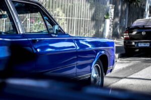 Comment choisir la teinte exacte de peinture auto avec le code constructeur?