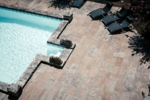 Quand et pourquoi envisager la rénovation de piscine de votre propriété?