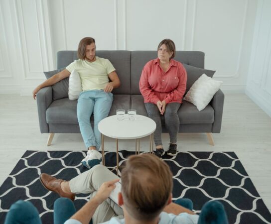 Comment la thérapie de couple aide à retrouver son identité face aux enfants?
